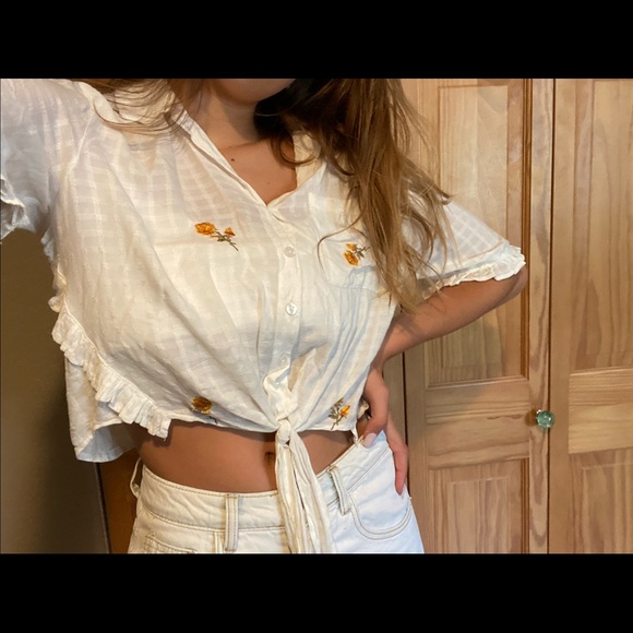 PacSun flowy blouse with flower designs - Picture 1 of 5